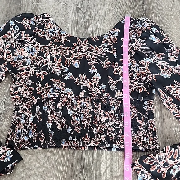 Free People Womens Santiago Printed Smocked Crop Top Black Floral - Picture 9 of 9